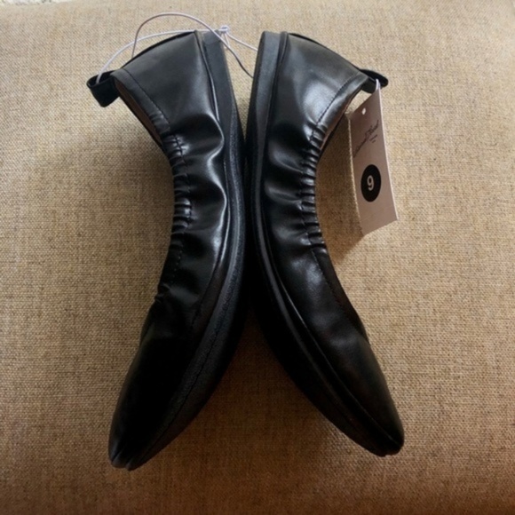Universal Thread Microsuede Round Toe Ballet Flats - Picture 6 of 7